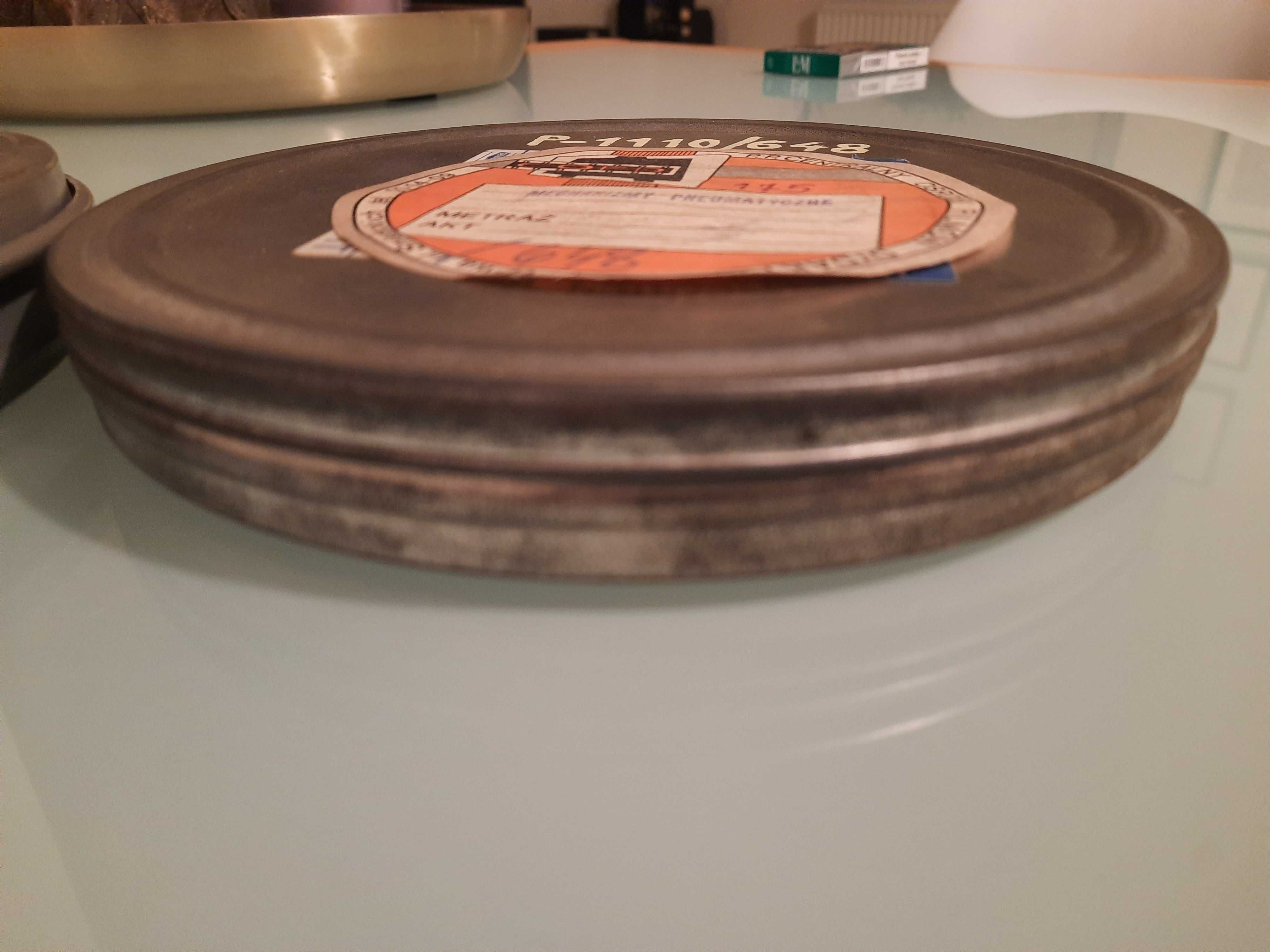 Puszki, kasety po taśmach filmowych 16 mm, małe