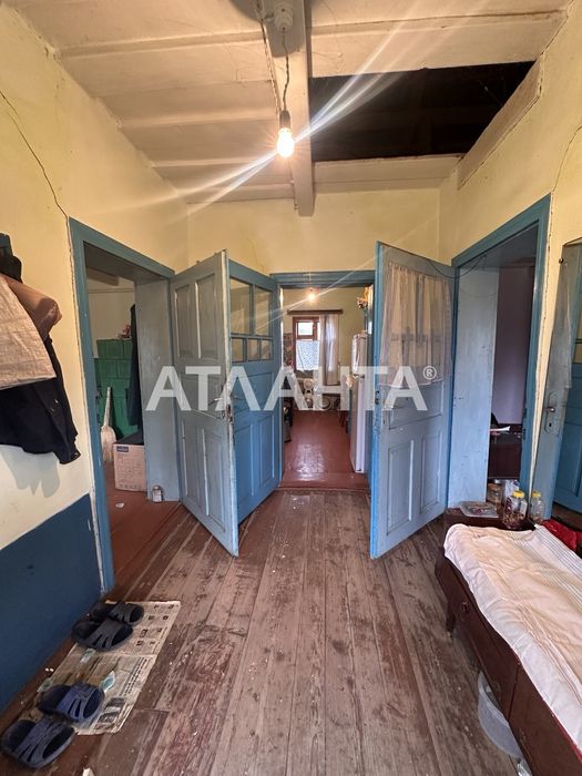 Будинок з комунікаціями, центр села, 60 м2, + господарство