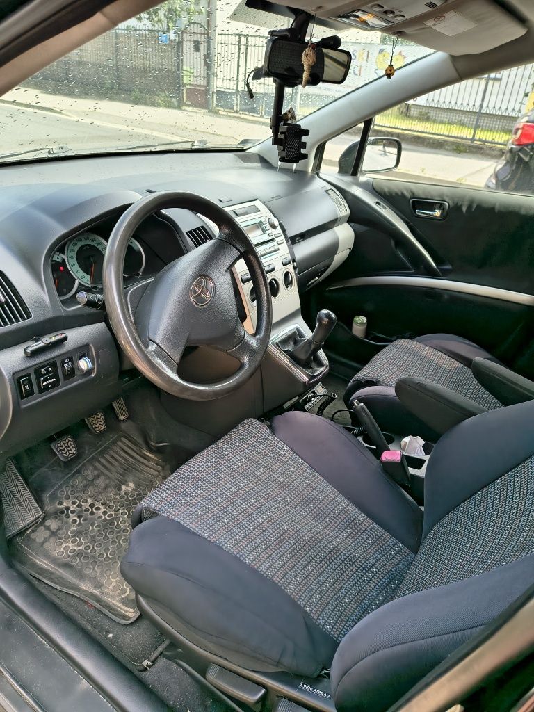 Sprzedam Toyotę Corolle Verso wer. 7 osobowa