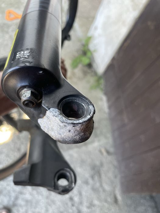 Sr Suntour XCM sztywna os qr