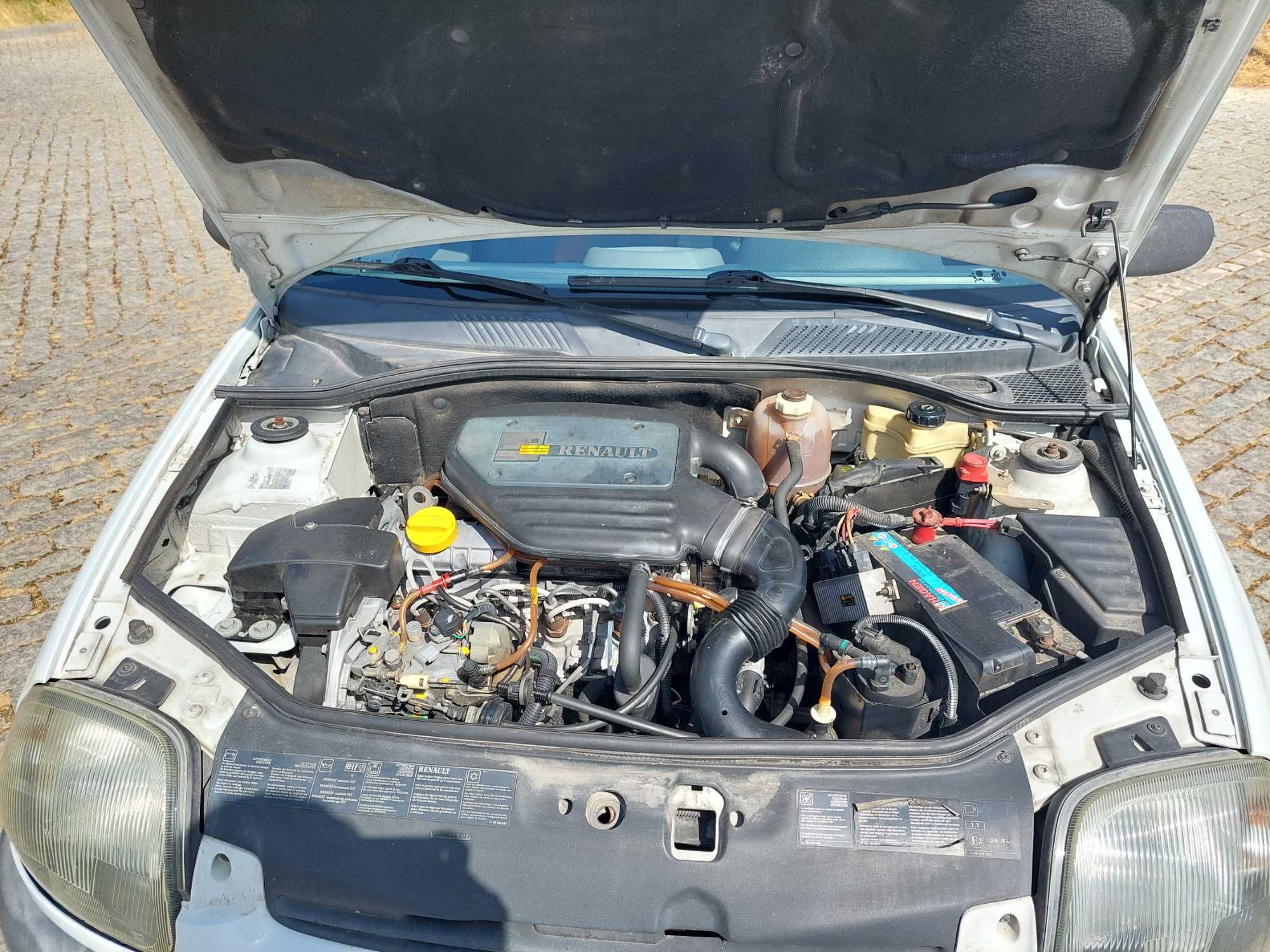 Renault Clio 1.9D em Circulação