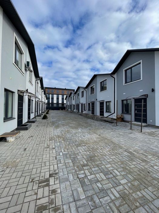 Продаж 2-поверхового таунхауса з ремонтом та меблями у Білогородці!