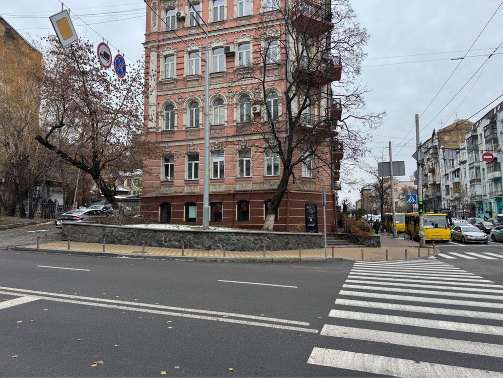 Фасадне приміщення Ресторан 317 м2, вул. Саксаганського, 84/86, Центр
