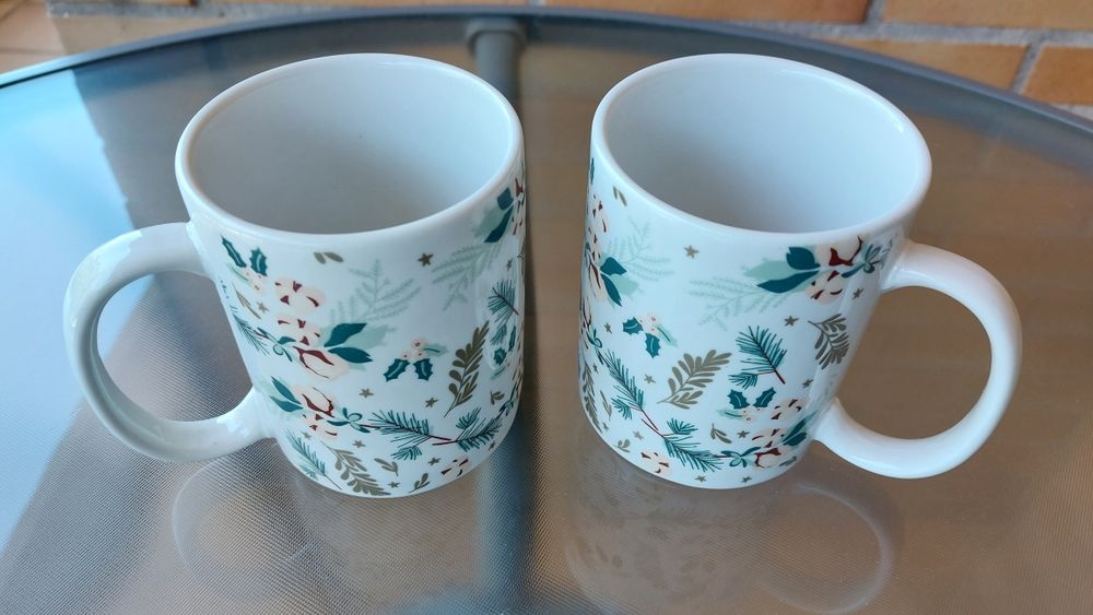 2 canecas novas.