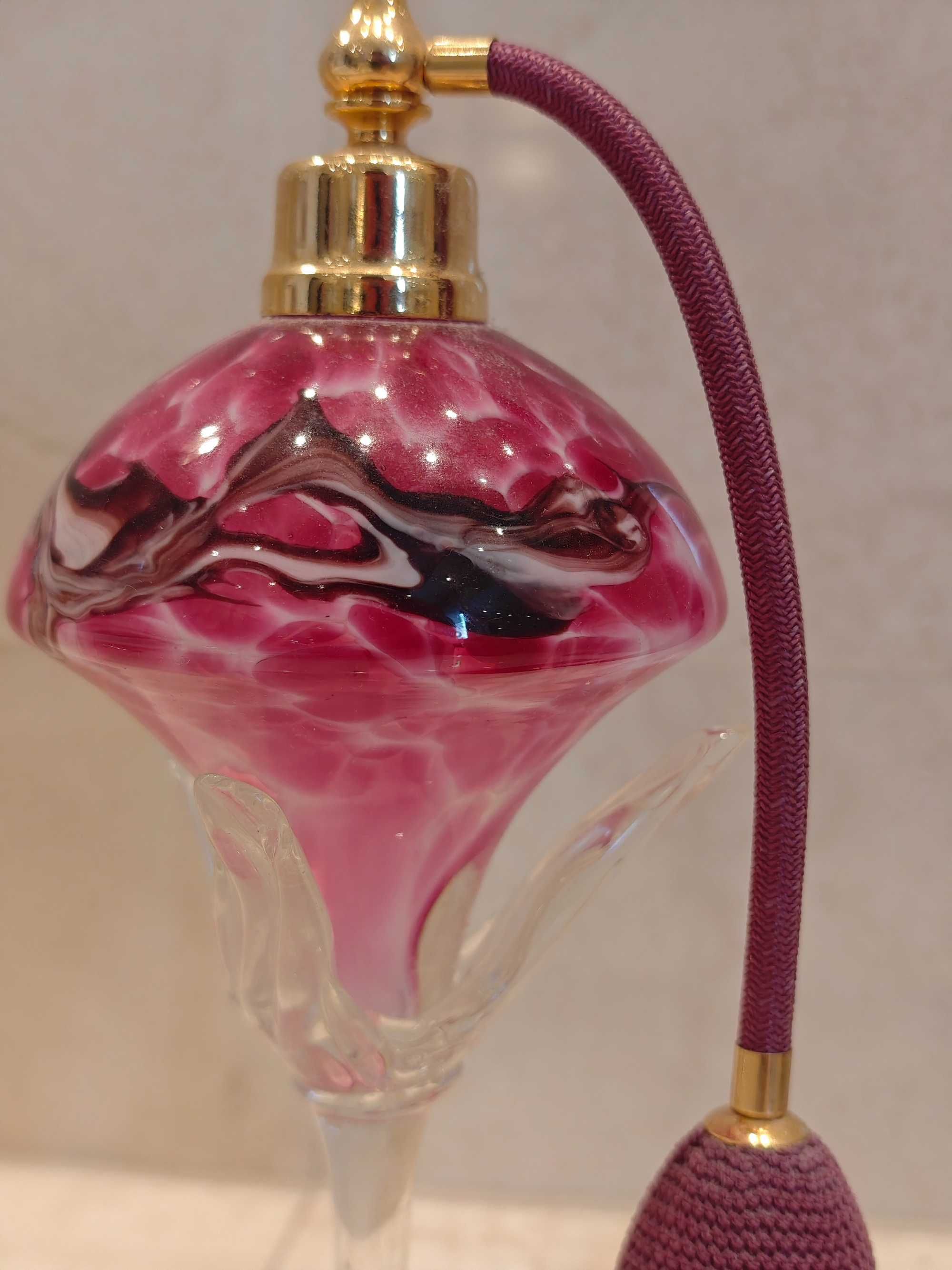 Antyczna butelka wys 22 cm do perfum z atomizerem Kwiat firmy Murano
