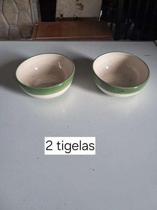 Duas tigelas de oequeno almoço