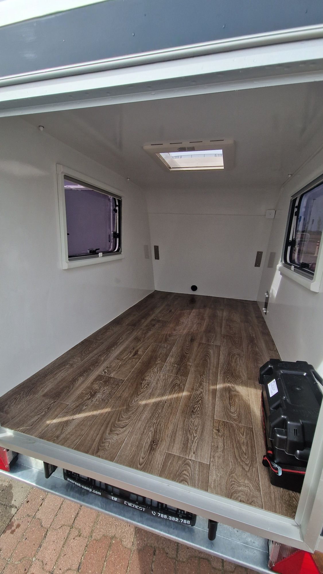 Minikemping Microcamp teardrop mała przyczepa wyprawowa