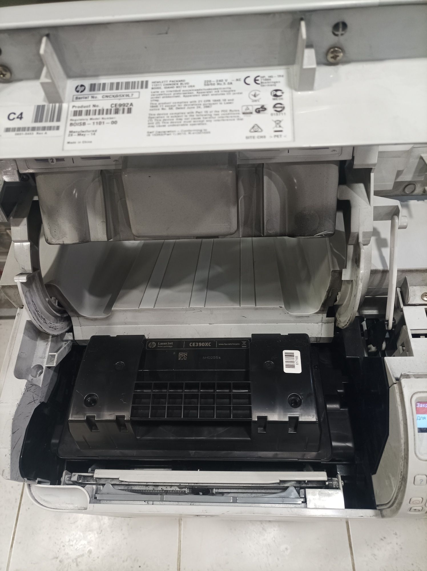 Принтер HP m602n