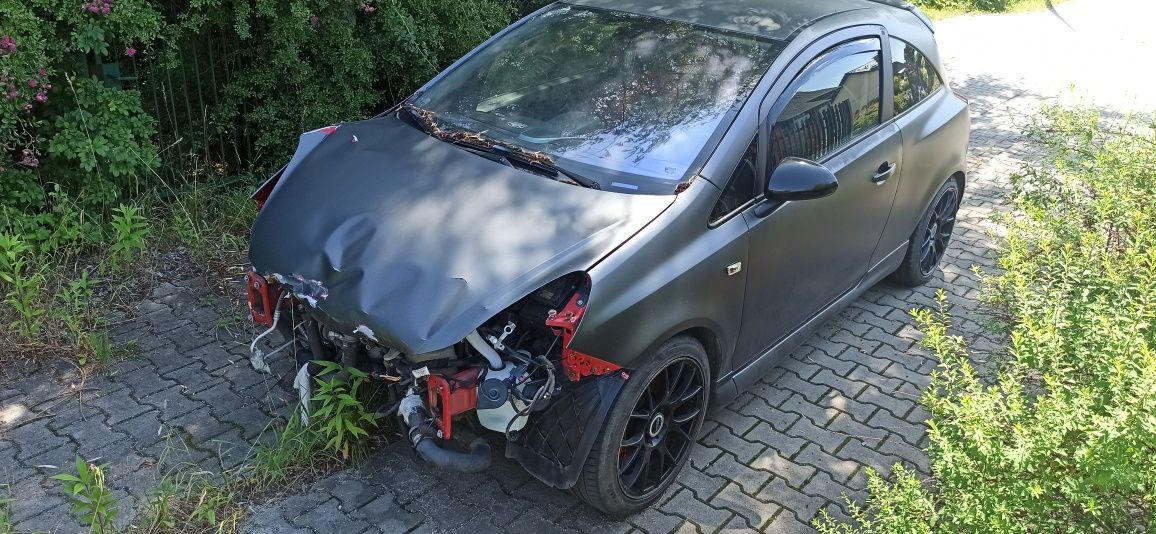 Opel corsa D gsi powypadkowy
