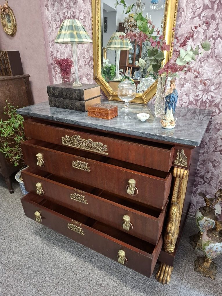 Cómoda Estilo Império. Oferecemos a entrega.