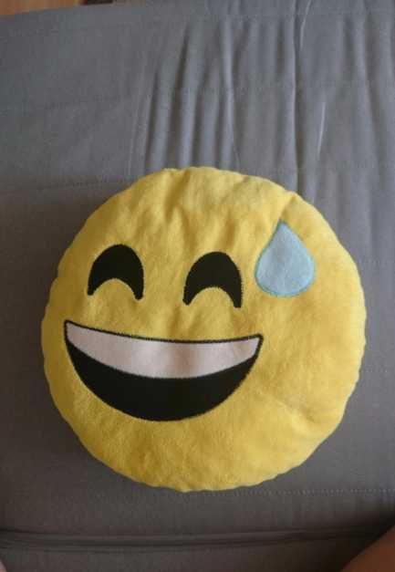 Poduszeczka żółta z minką, emotka, 30 cm