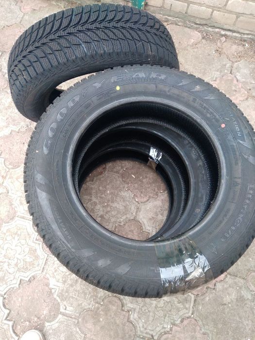 ПРОДАМ ШИНИ R 185/65/15 Goodyear Ultra Grip Ice