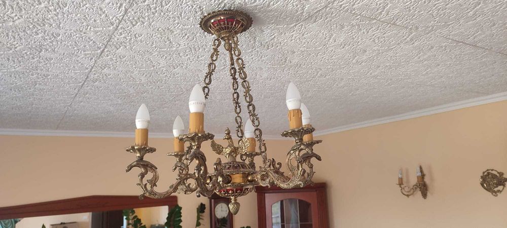 Stylowy mosiężny żyrandol i dwa kinkiety