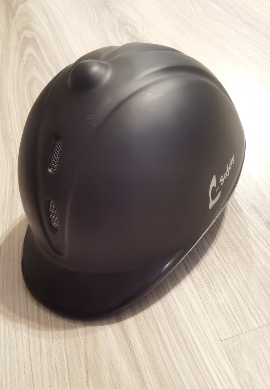 Kask jeździecki firmy Loesdau