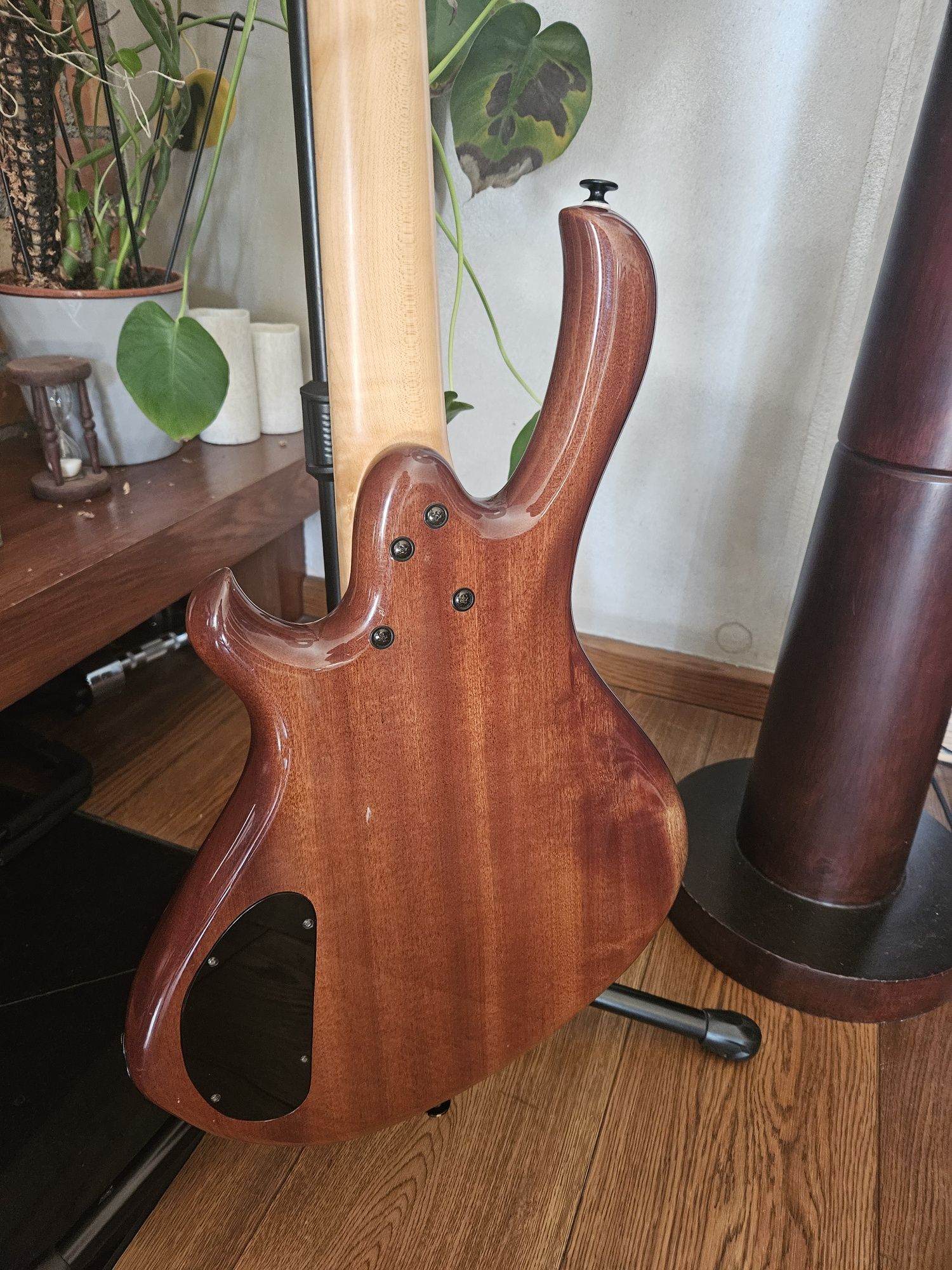 Gitara basowa Mensinger Cazpar