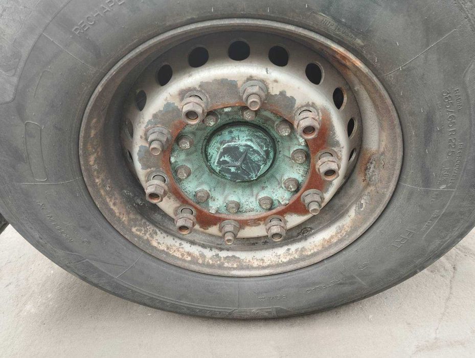 Продам вісь на вантажні причипи