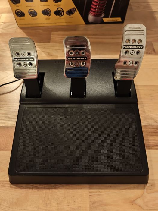 Thrustmaster T3PA pedały manipulatory
