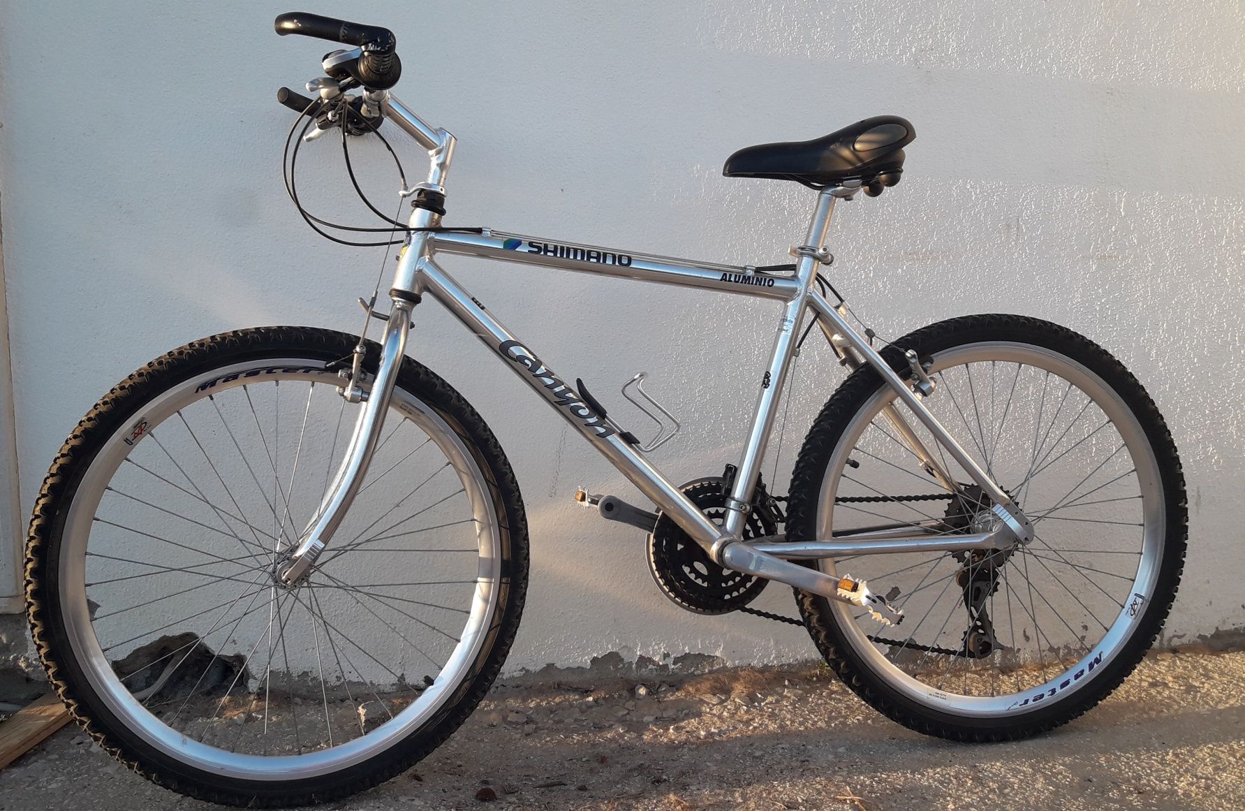 Bicicleta Shimano - toda em alumínio
