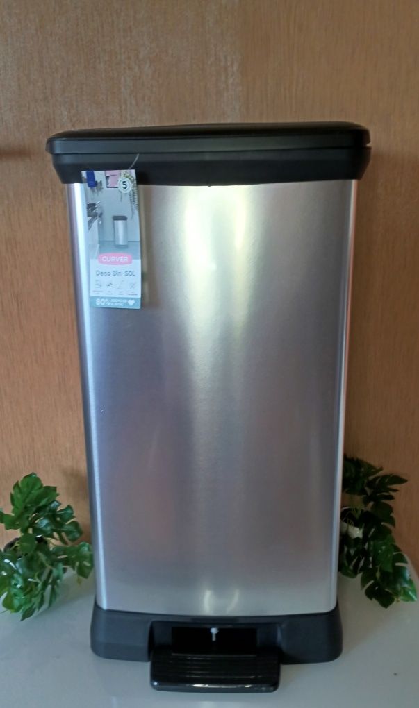 Curver kosz na śmieci z pedałem 50 l srebrny