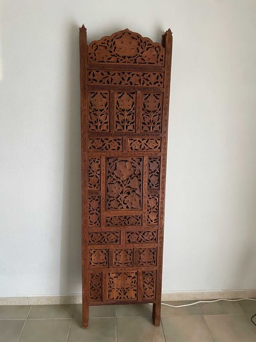 Biombo madeira Teka - trabalhado à mão