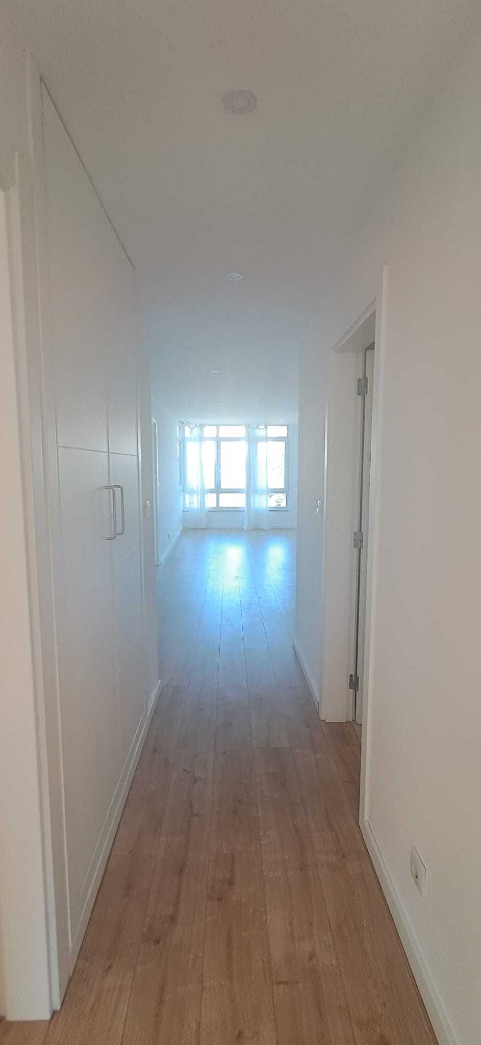 T2 totalmente renovado, com vista mar, em Paço de Arcos