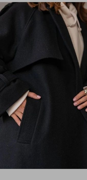 Стильне вишукате пальтт жіноче