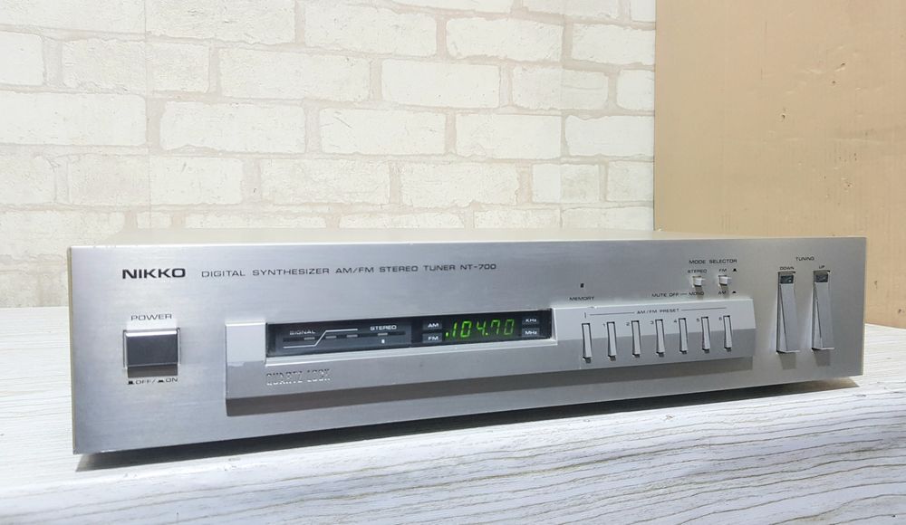 FM/AM Стерео тюнер  Nikko NT-700 б/у з  Німеччини