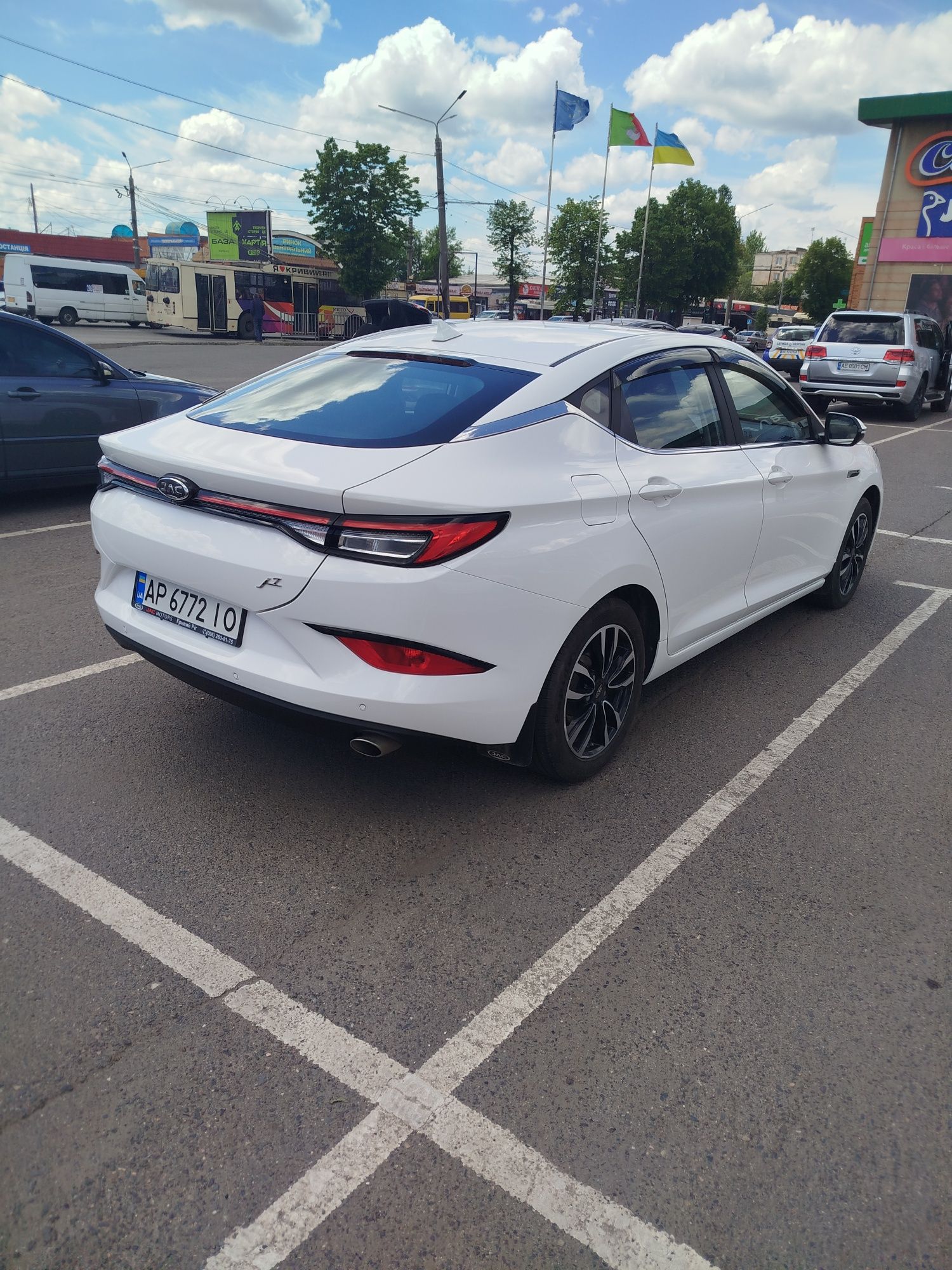 Автомобіль jag j7