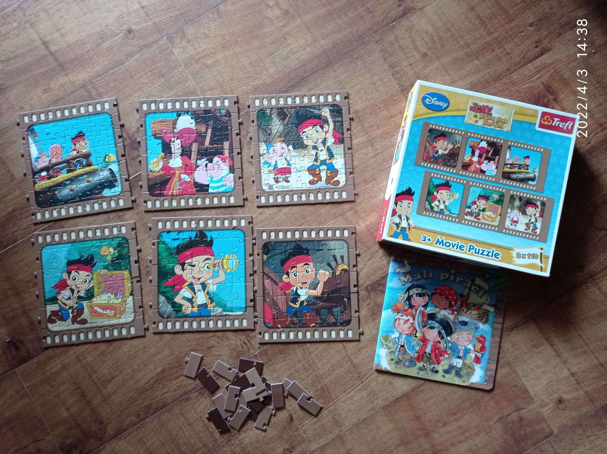 Jake i Piraci z Nibylandii puzzle 6 w 1 + książka "Mali Piraci"