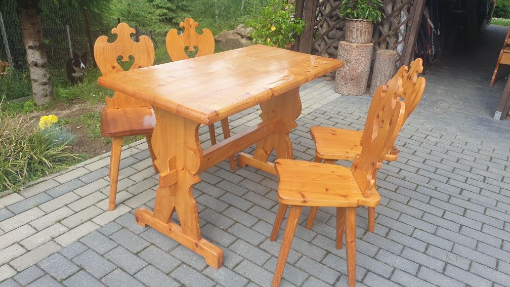 Krzesła góralskie i stół z litego drzewa