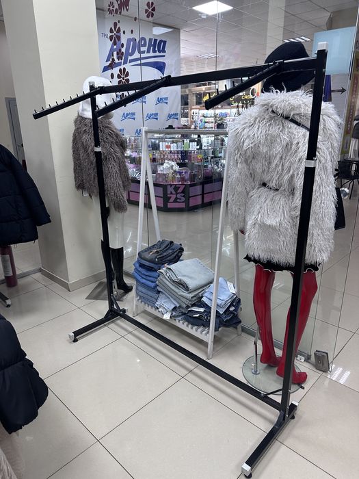 Стійки для одягу