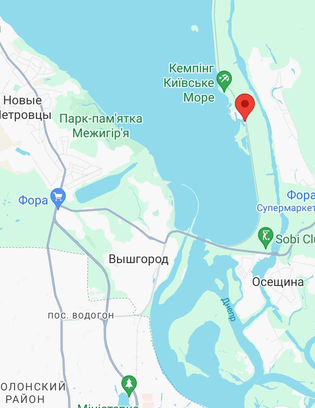 Яхт-клуб на березі Київського водосховища