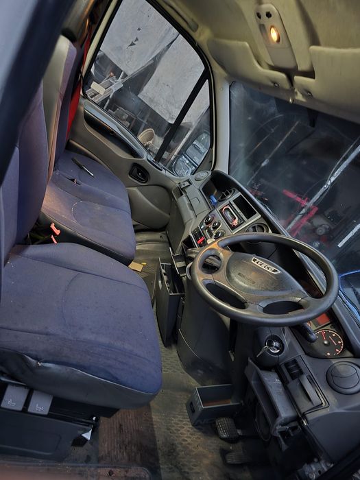 Iveco dayli 2.3 EUR 5 polift najazd autolaweta anglik silnik przód