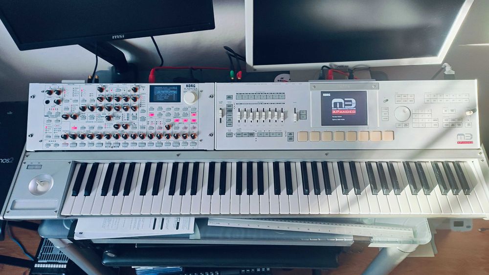 Korg M3 expanded z modułem Radias plus klawiatura plus hard case.