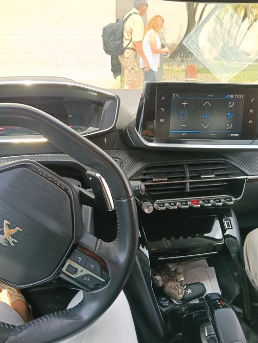 Vendo Peugeot 208,óptimo estado ,poucos km ,só um dono