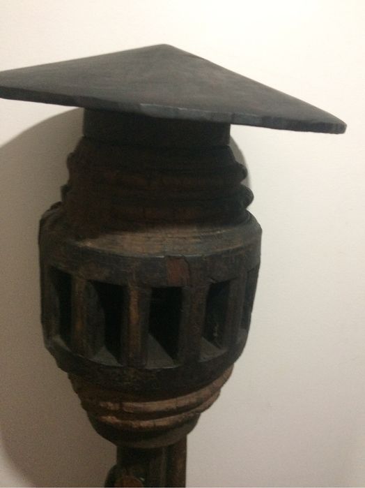 Candeeiro rústico de pé alto