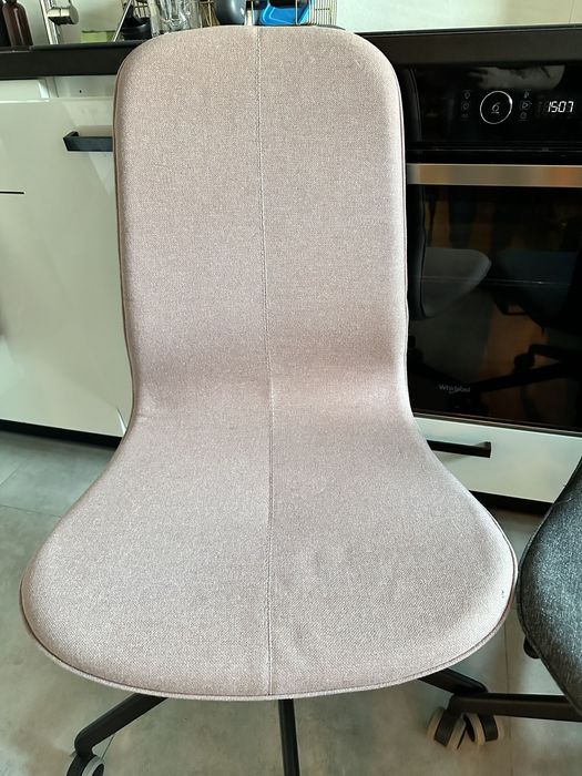 Krzesło biurowe LANGFJALL Ikea różowe