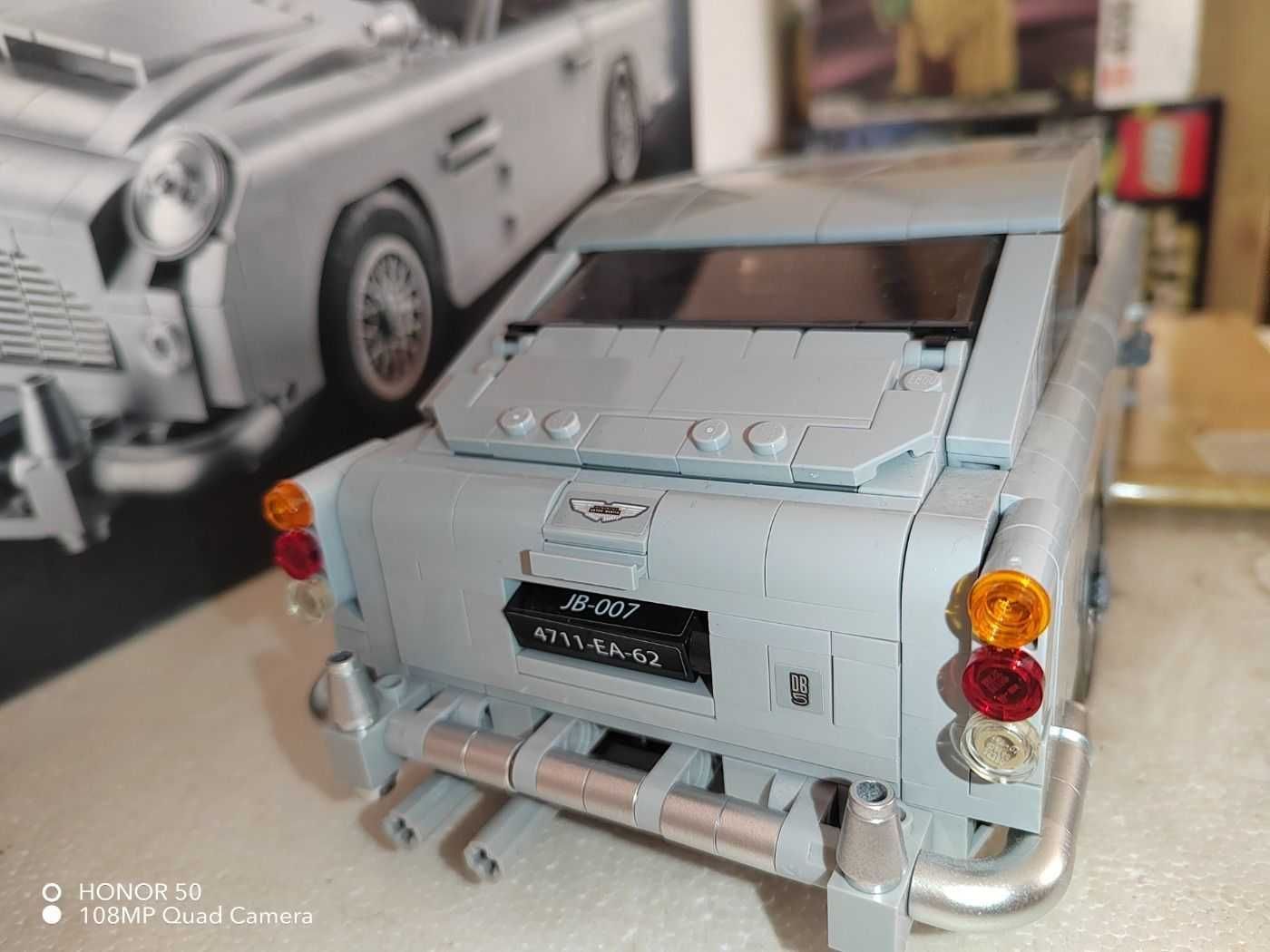 Весь комплект Lego Creator Expert 10262 James Bond Aston Martin DB5
