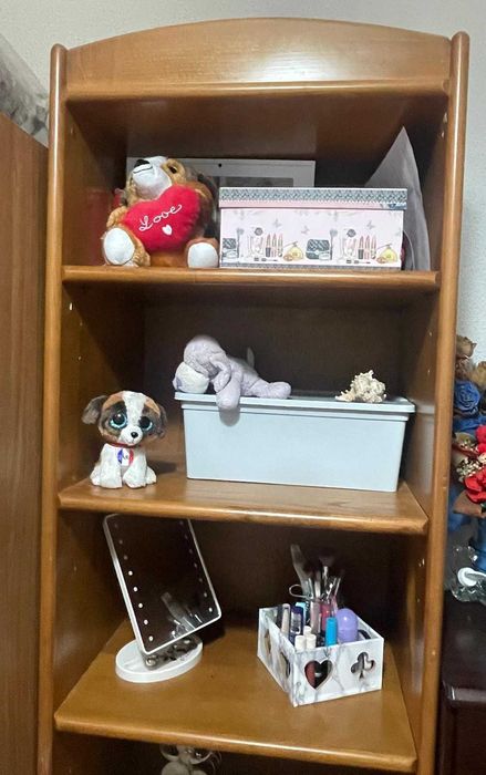 Cómoda de gavetas com prateleiras alteráveis