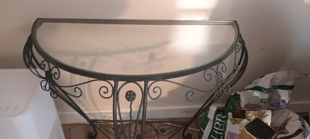 Mesa de canto com tampo de vidro