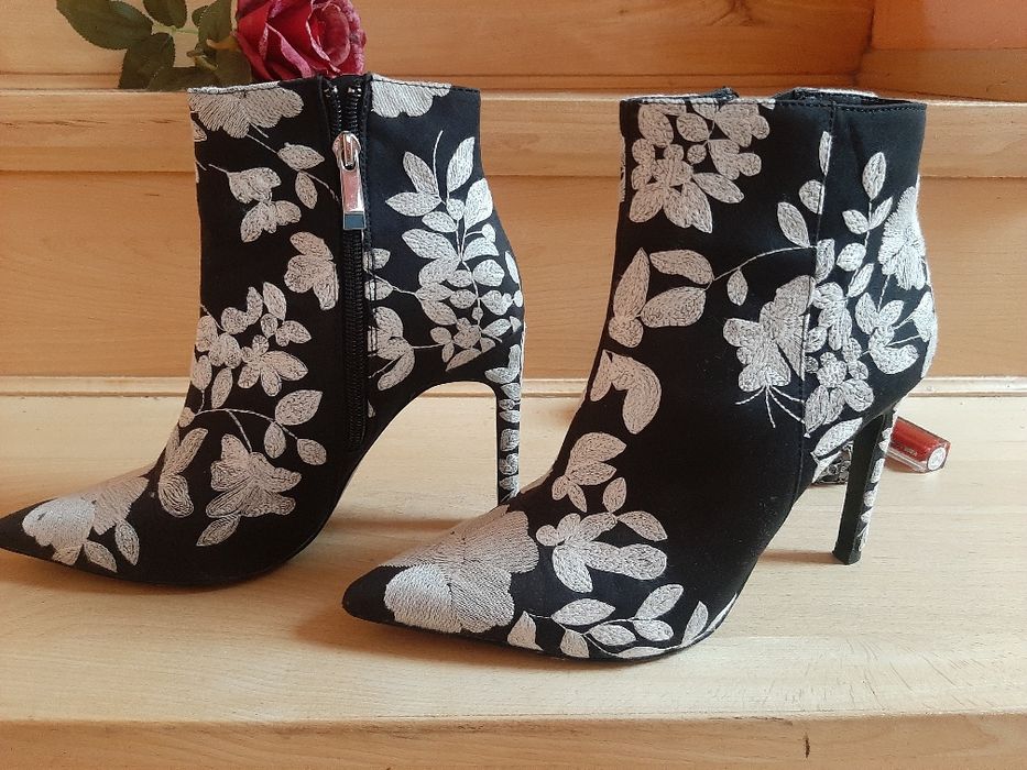 Haftowane botki ZARA , rozm.38,nienoszone, bardzo efektowne