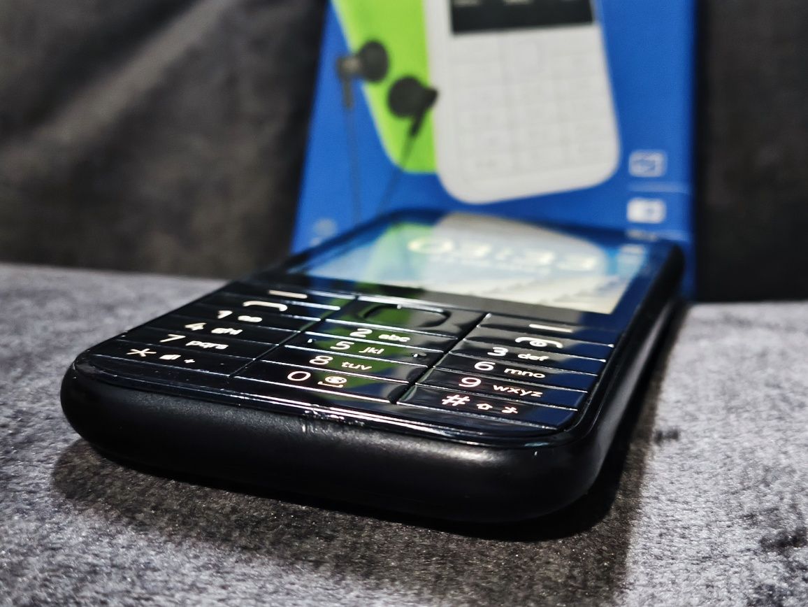 Telefon komórkowy Nokia 225 Dual SIM 3G czarny micro-usb