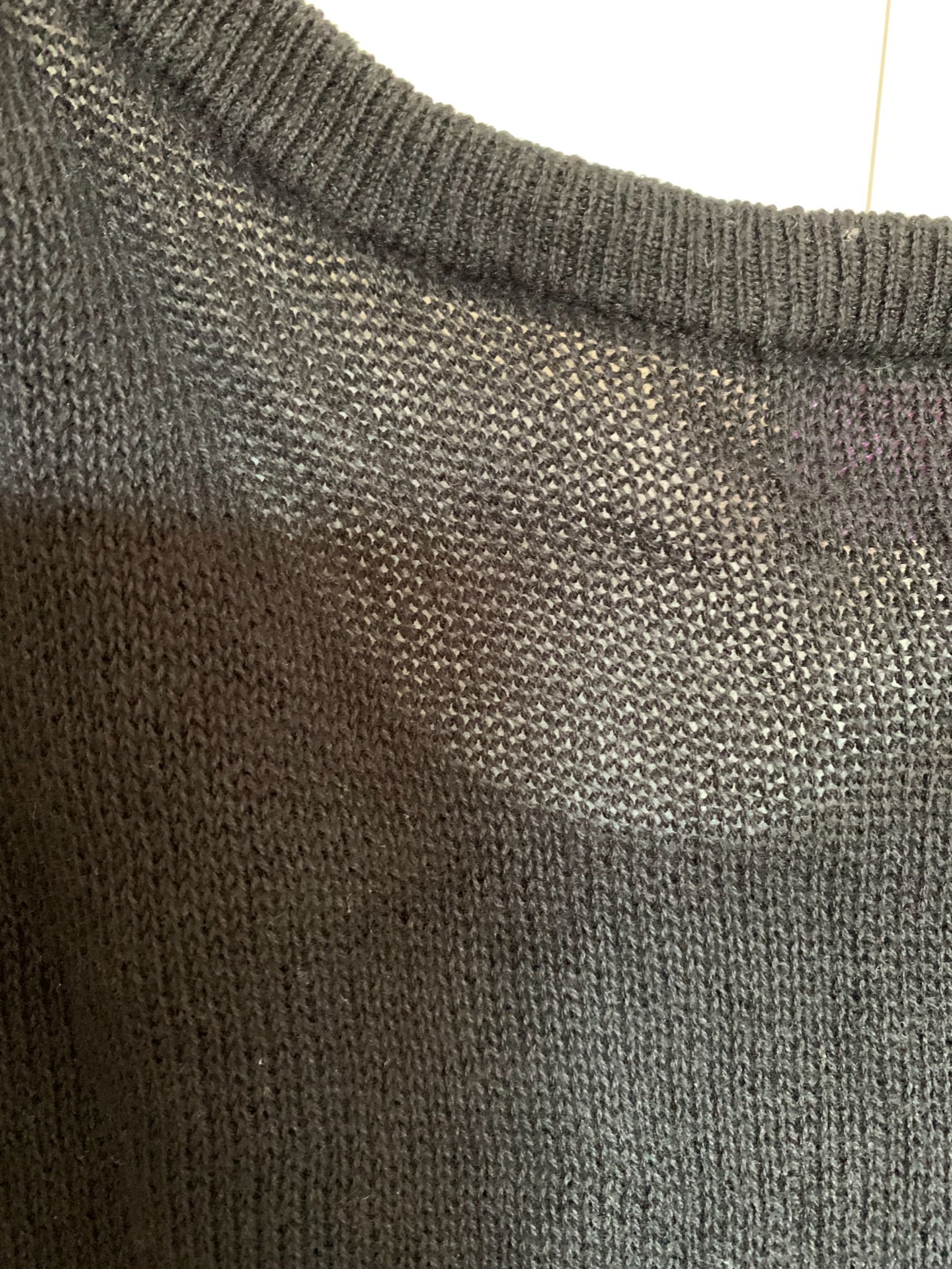 Lekko ażurowy sexi czarny sweterek