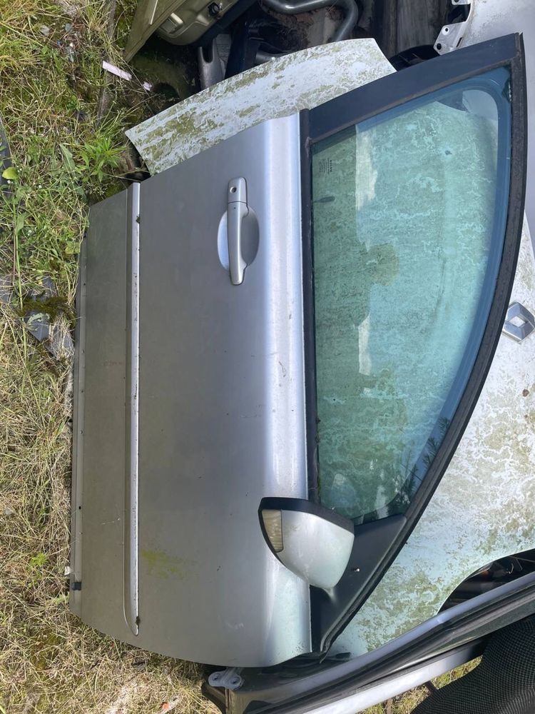 Двері Volvo S 40 (Вольво С 40)2008 р седан .
