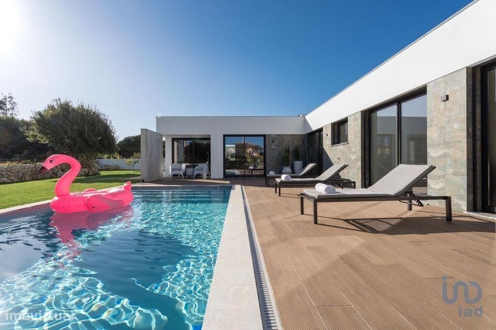Casa / Villa T4 em Reguengo Grande de 198,00 m2