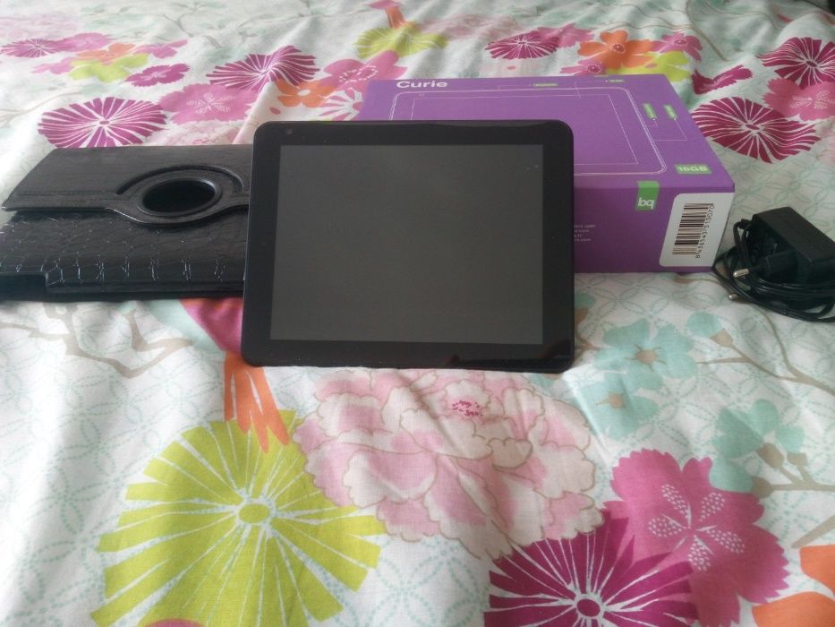 Tablet BQ Curie 8'' 16GB + acessórios (pouco uso)