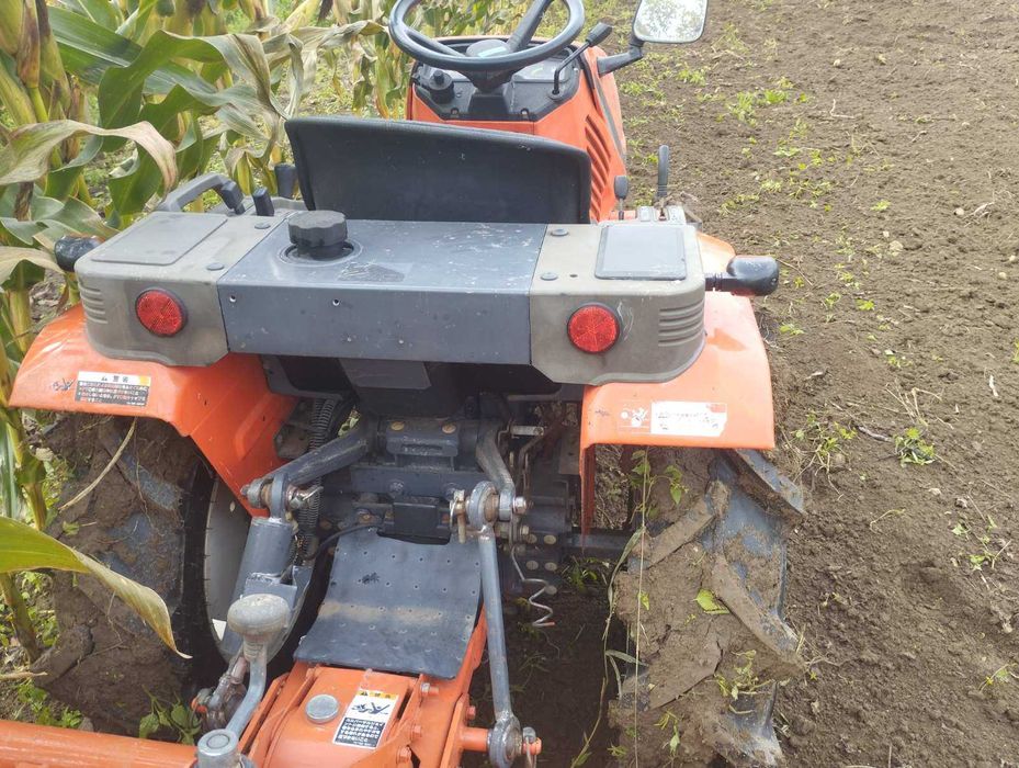 мінітрактор Кубота В-52