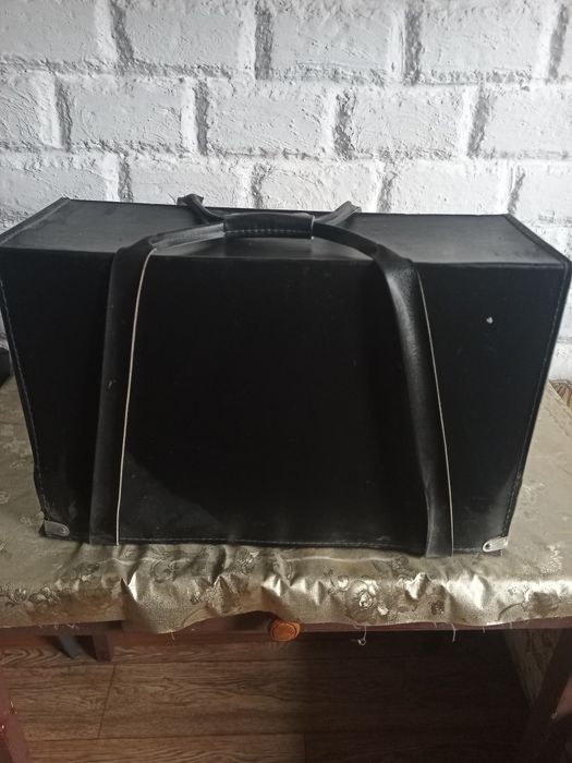 Продам швейну машину