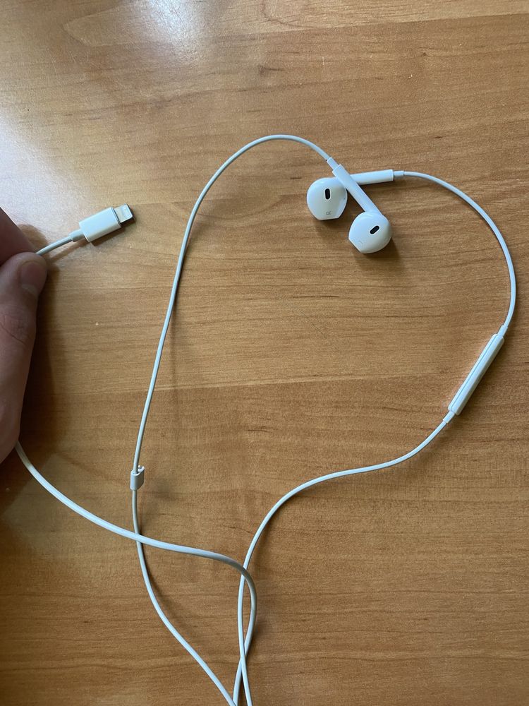 Наушники Apple AirPods Lightning б/у