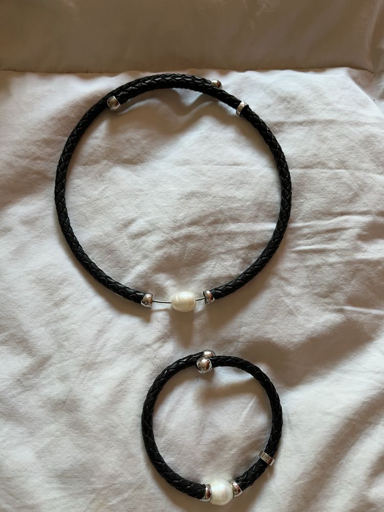 Pulseira e colar curto com pedra azul turquesa